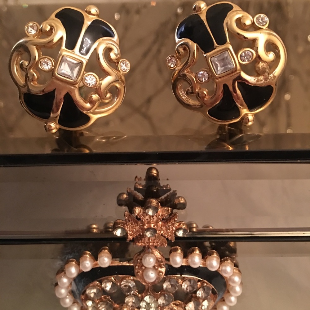 Gold/Black Earrings🖤🖤